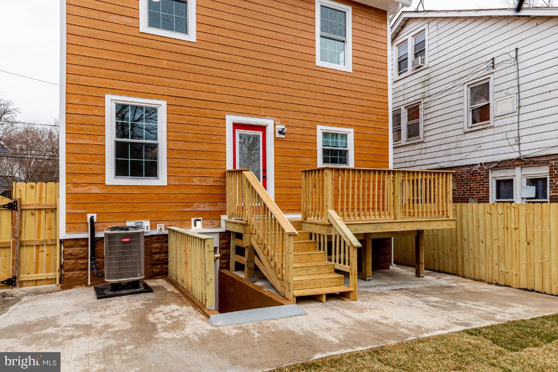 MT RAINIER- FUNKHOUSERS - Residential