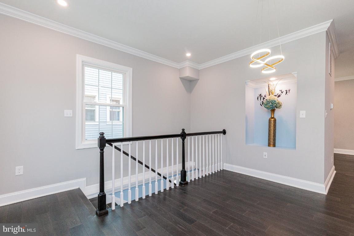 MT RAINIER- FUNKHOUSERS - Residential