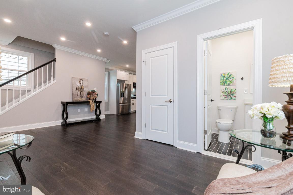 MT RAINIER- FUNKHOUSERS - Residential