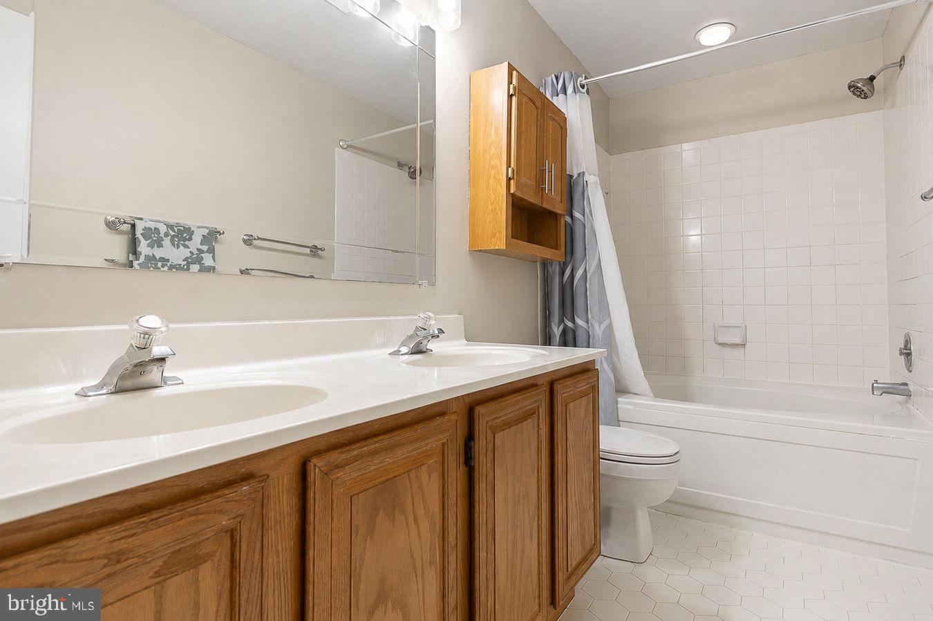 SOUTHERN OAKS - Residential