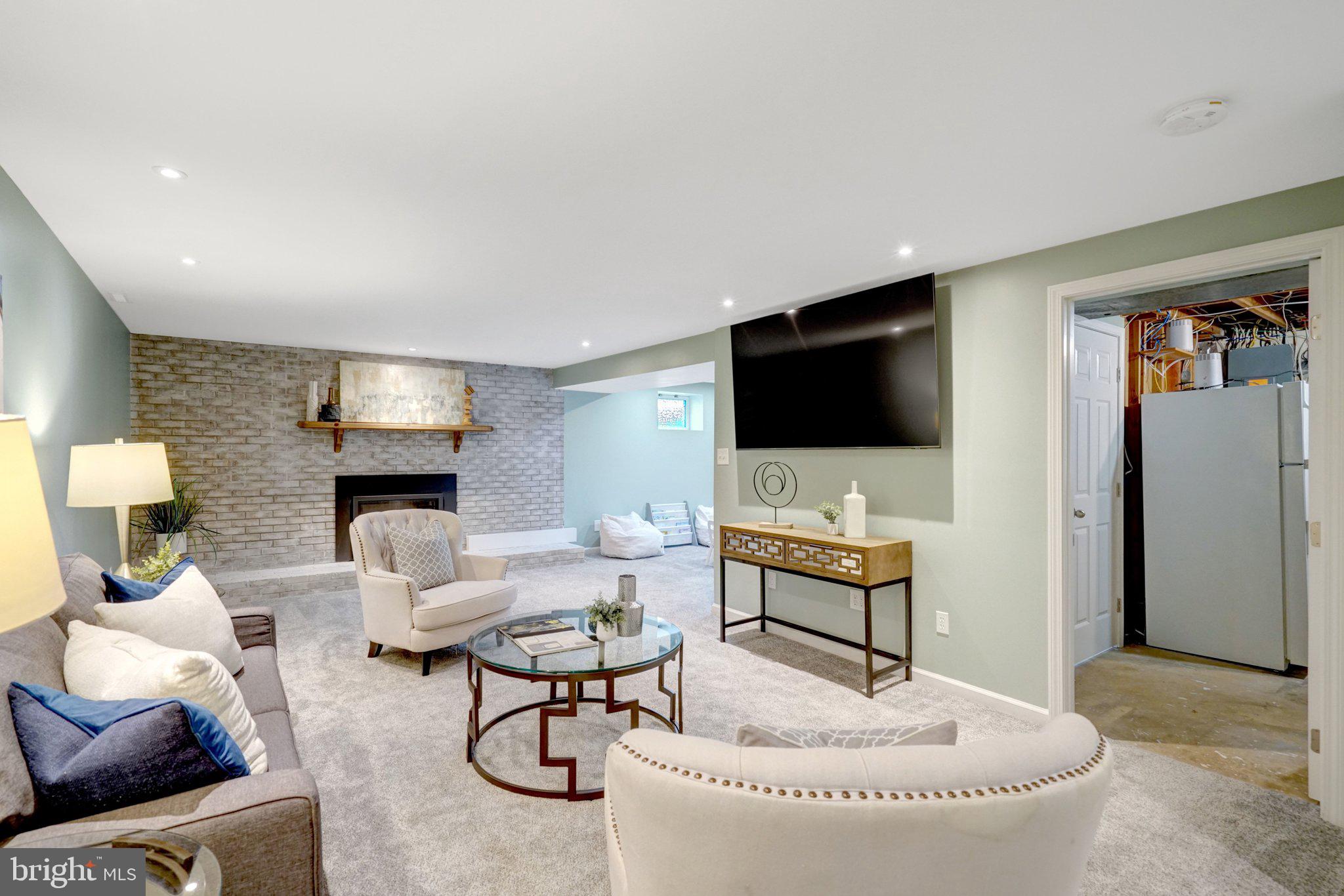 HAYFIELD FARM - Residential