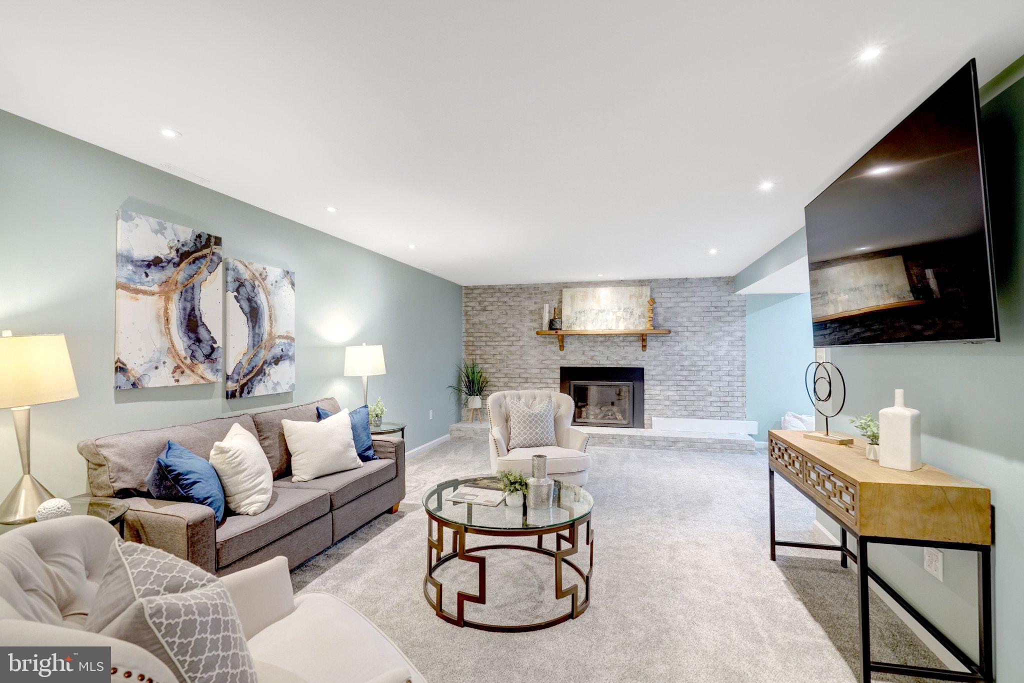 HAYFIELD FARM - Residential