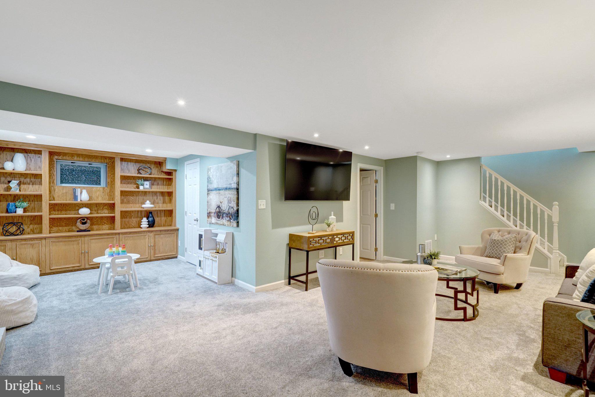 HAYFIELD FARM - Residential