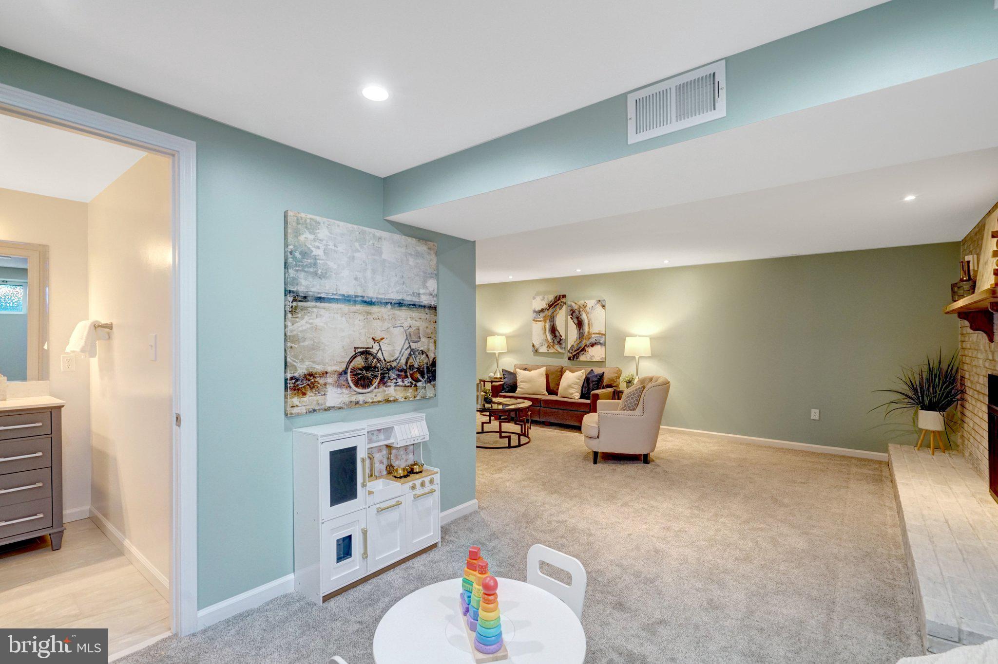 HAYFIELD FARM - Residential