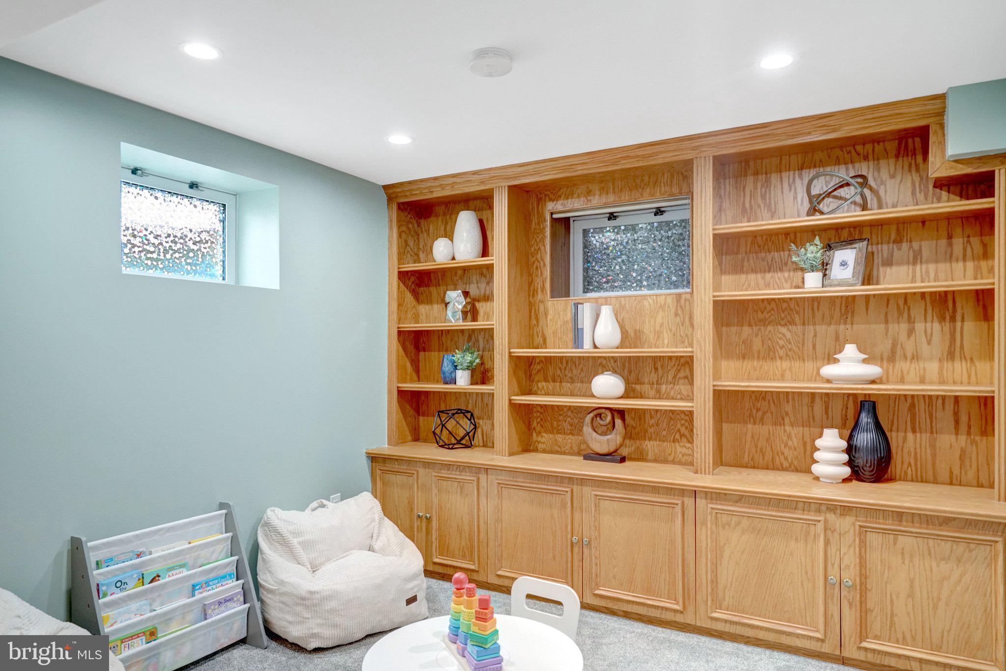 HAYFIELD FARM - Residential