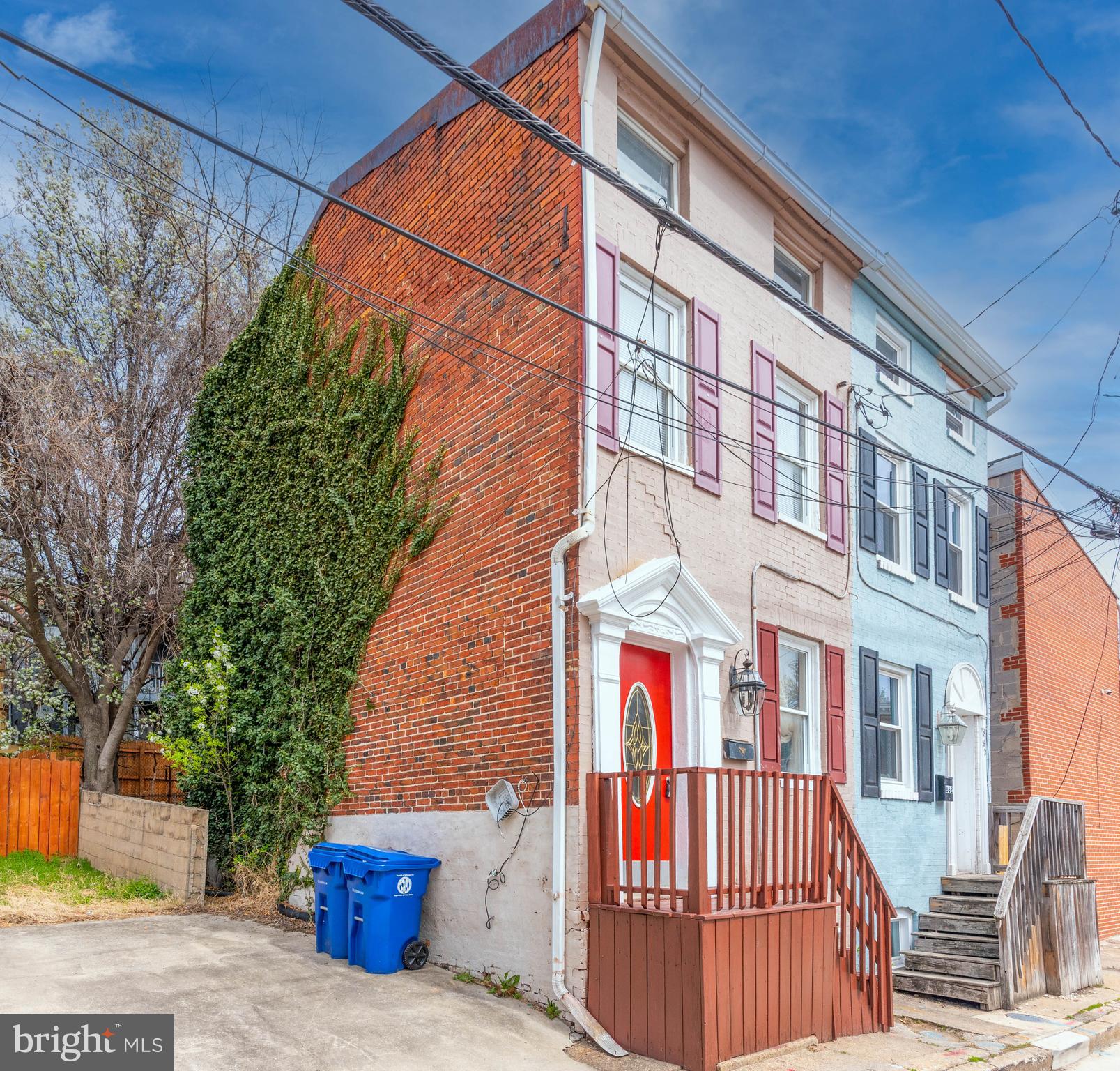 HOLLINS MARKET - Residential