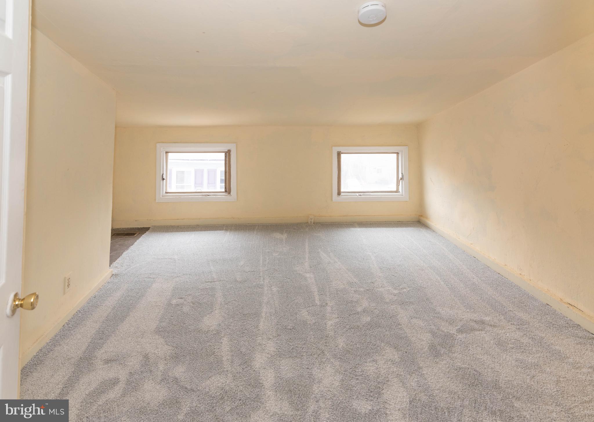 HOLLINS MARKET - Residential