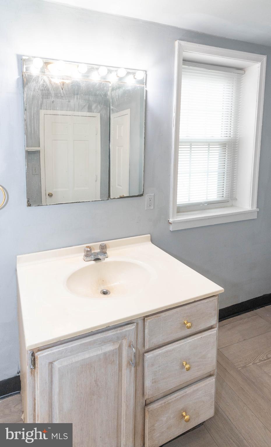 HOLLINS MARKET - Residential