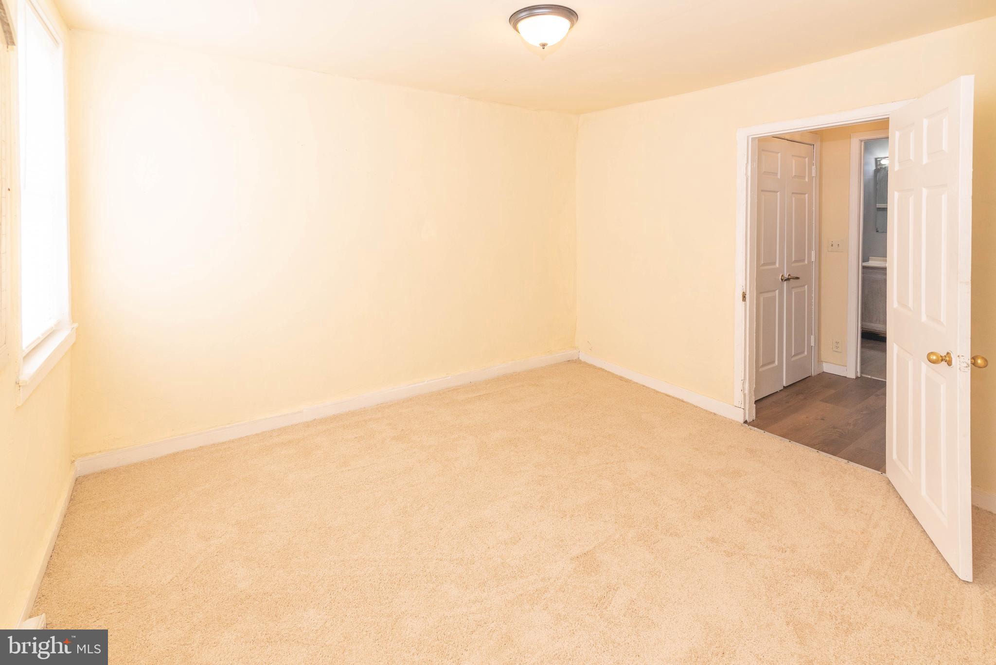 HOLLINS MARKET - Residential