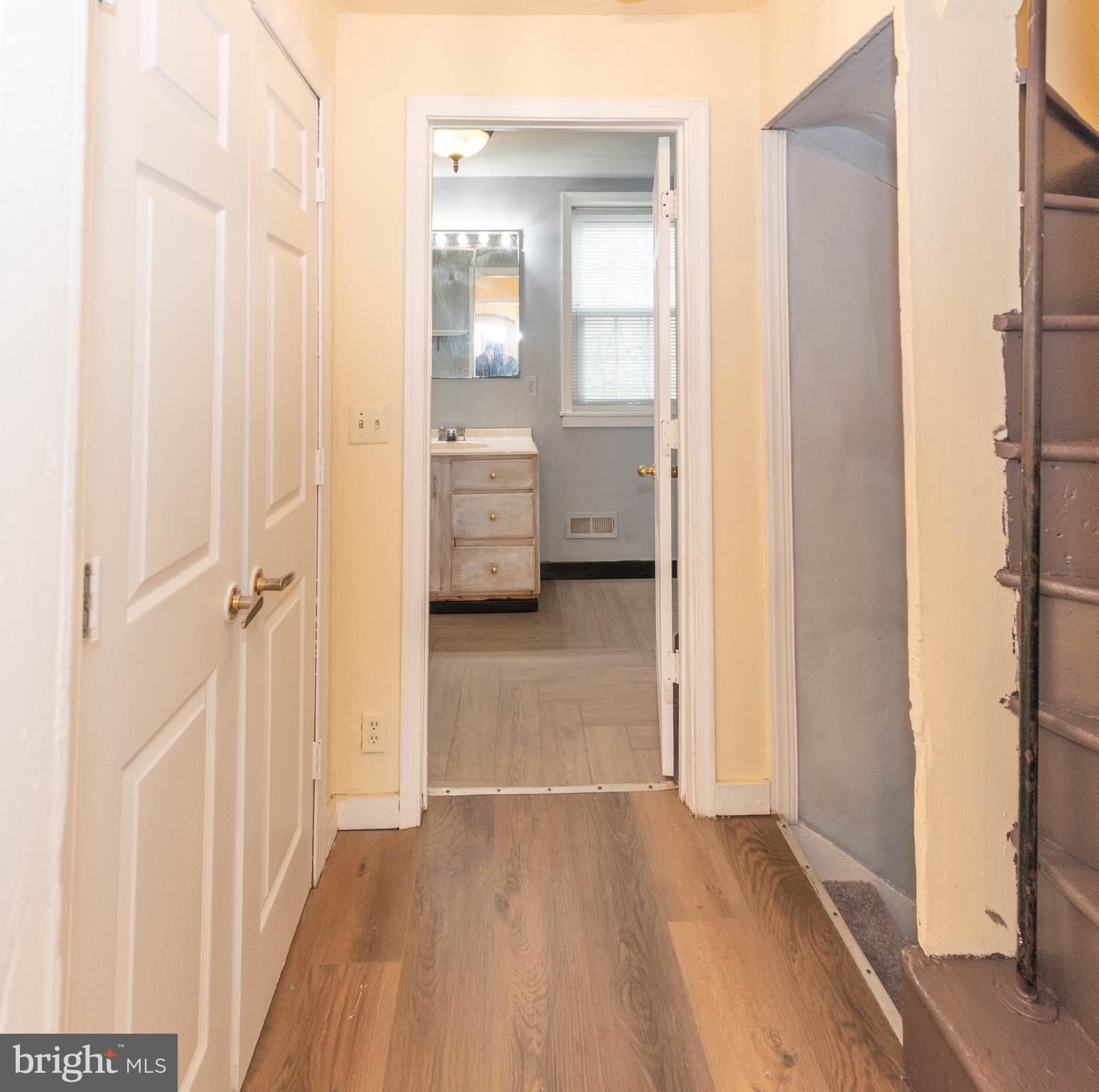 HOLLINS MARKET - Residential