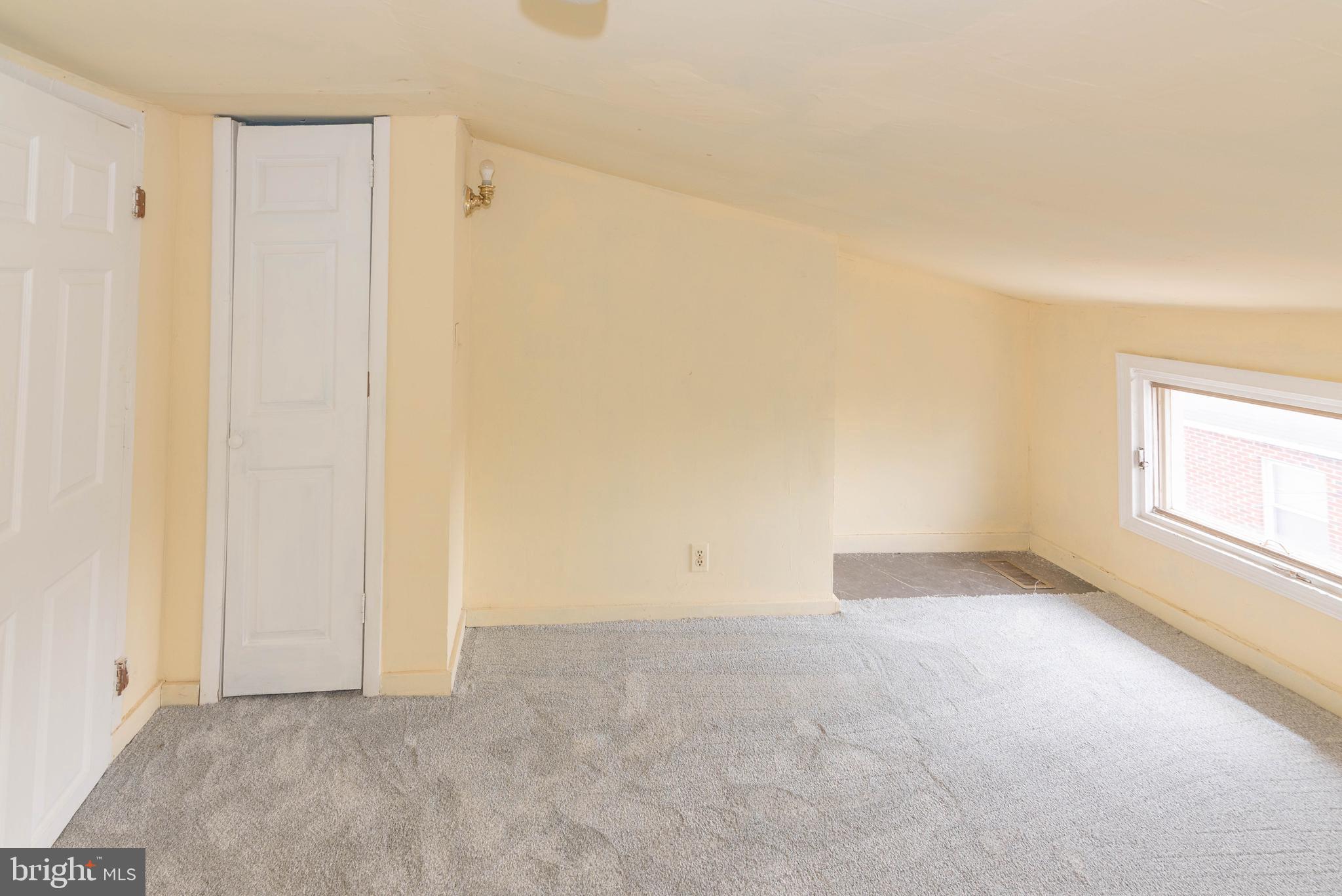 HOLLINS MARKET - Residential