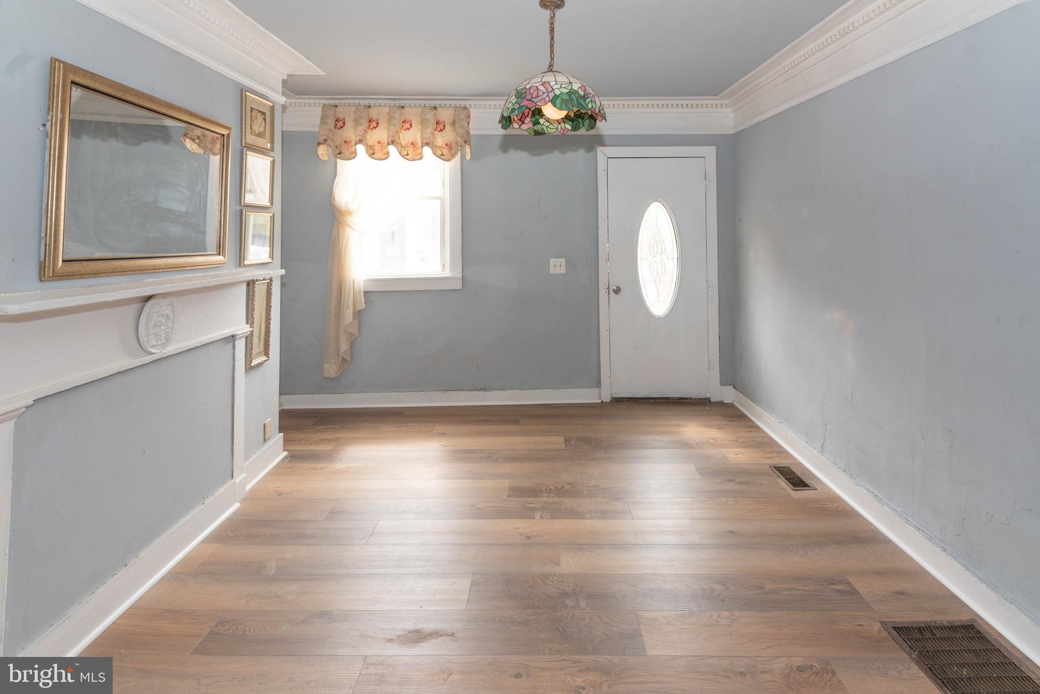 HOLLINS MARKET - Residential