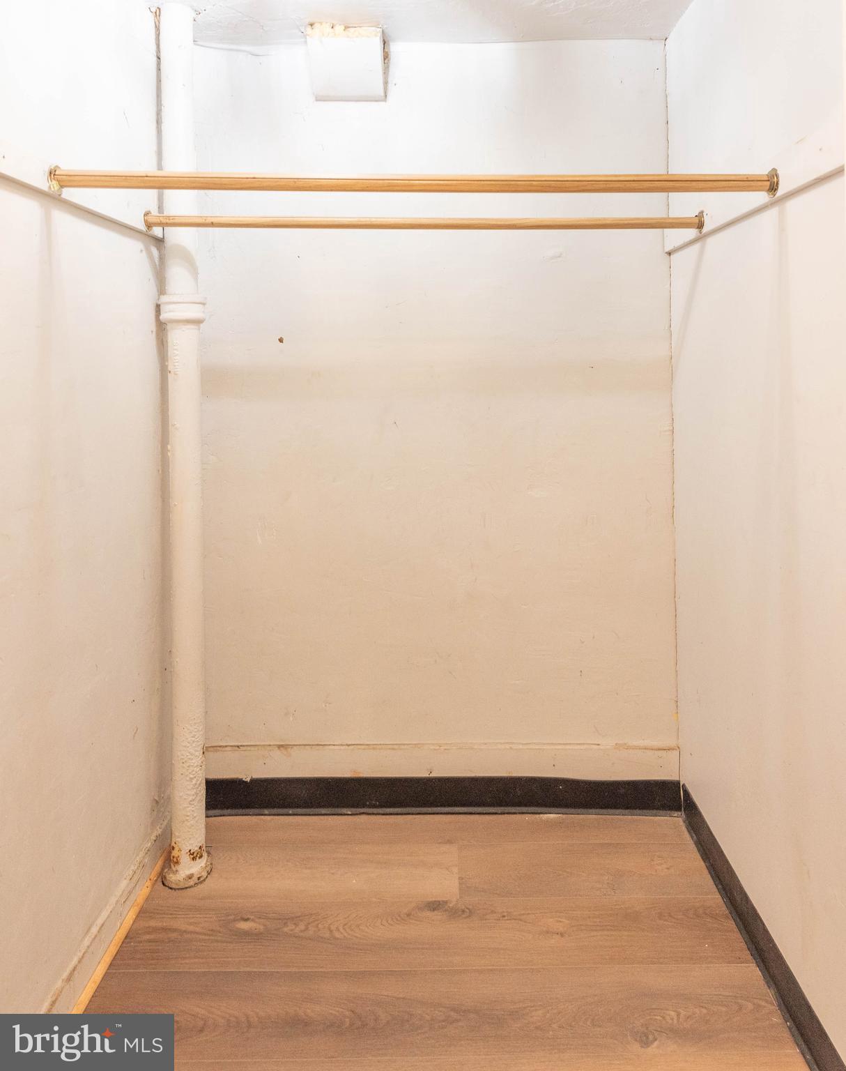 HOLLINS MARKET - Residential