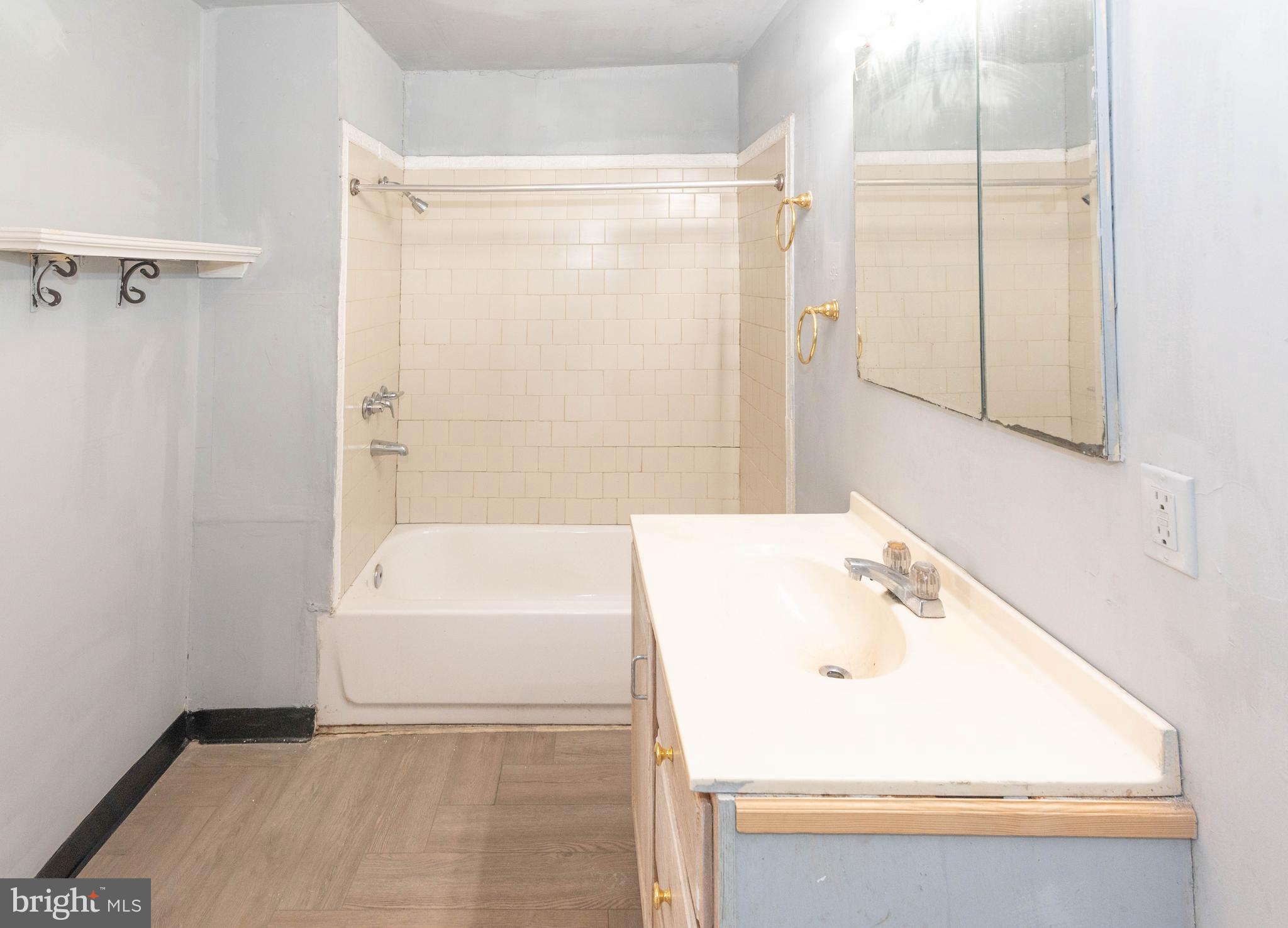 HOLLINS MARKET - Residential