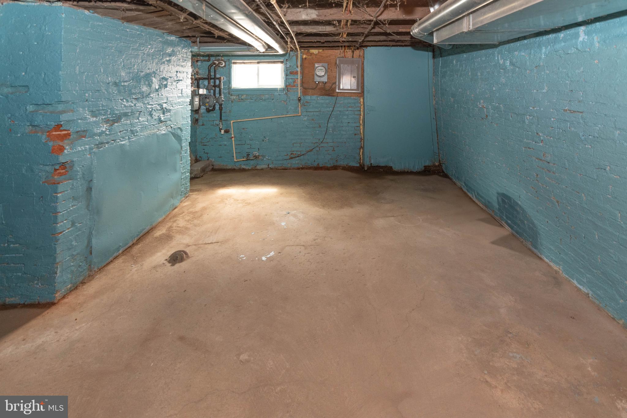 HOLLINS MARKET - Residential