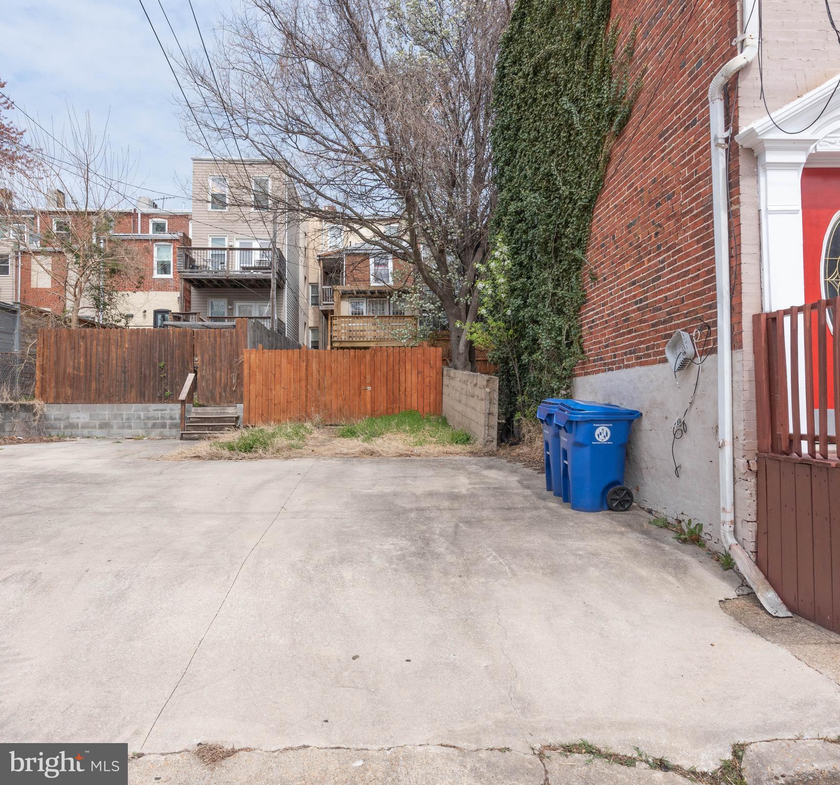 HOLLINS MARKET - Residential