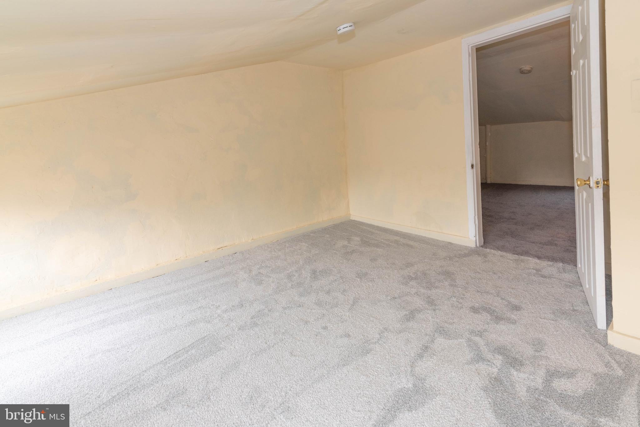 HOLLINS MARKET - Residential