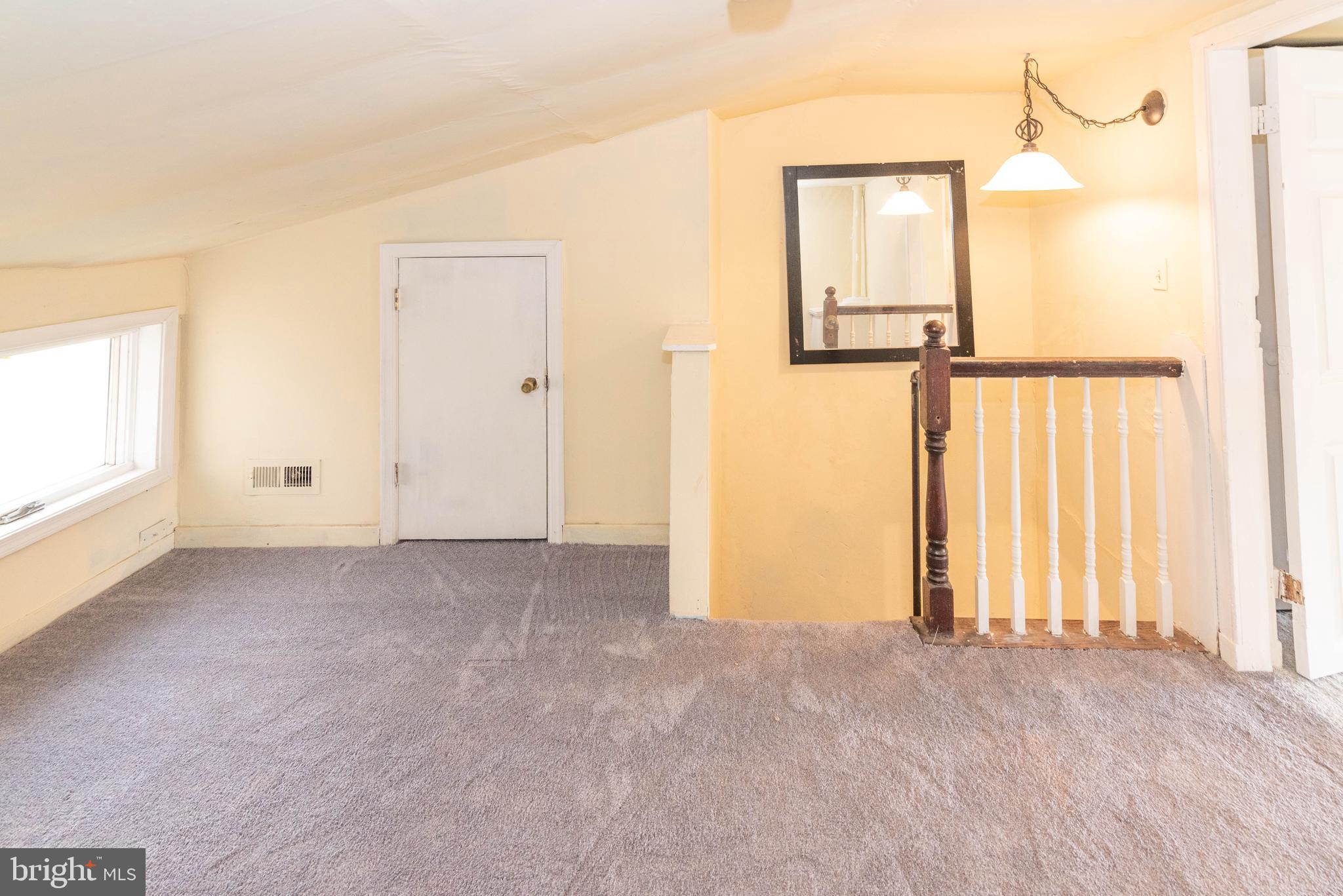 HOLLINS MARKET - Residential