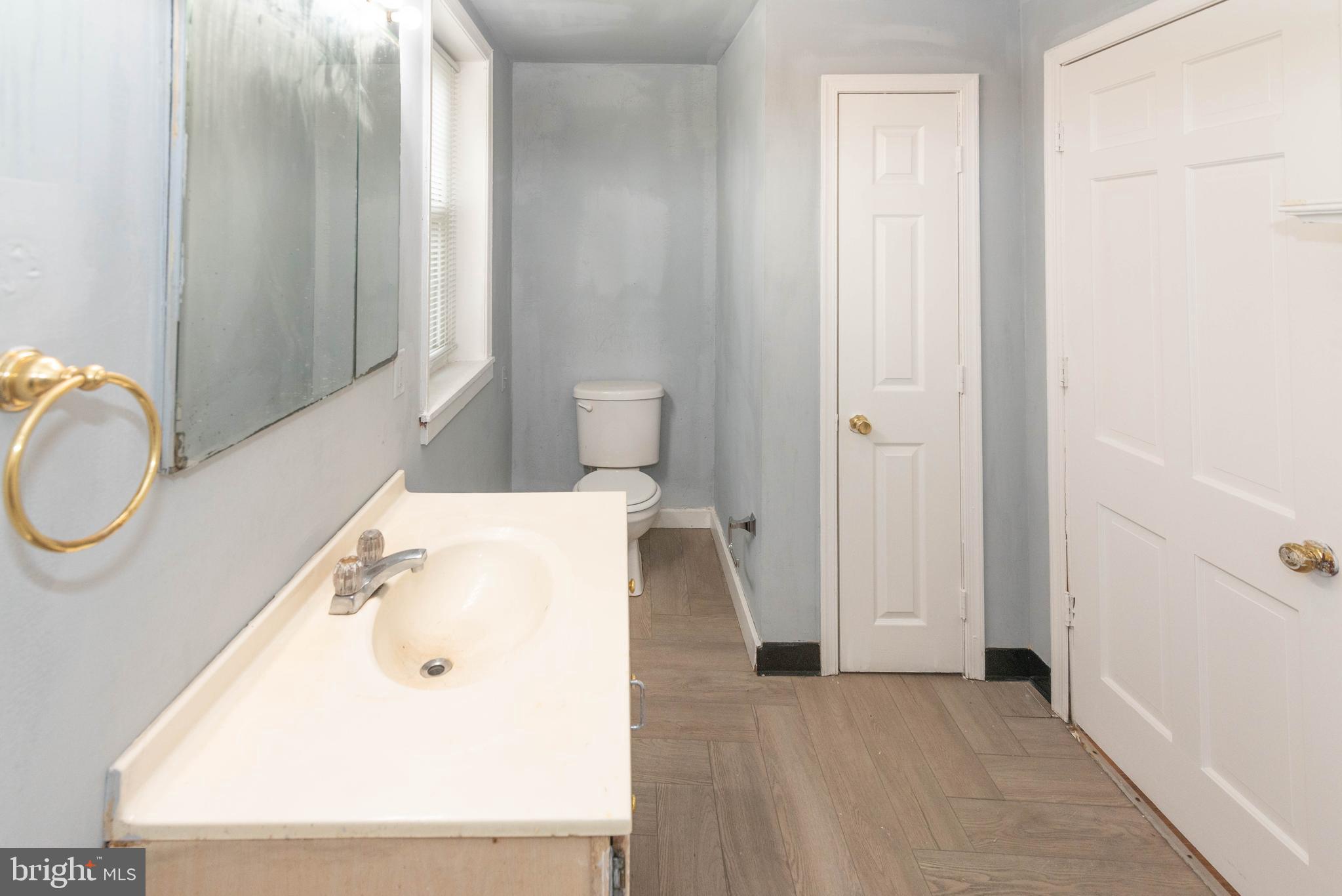 HOLLINS MARKET - Residential