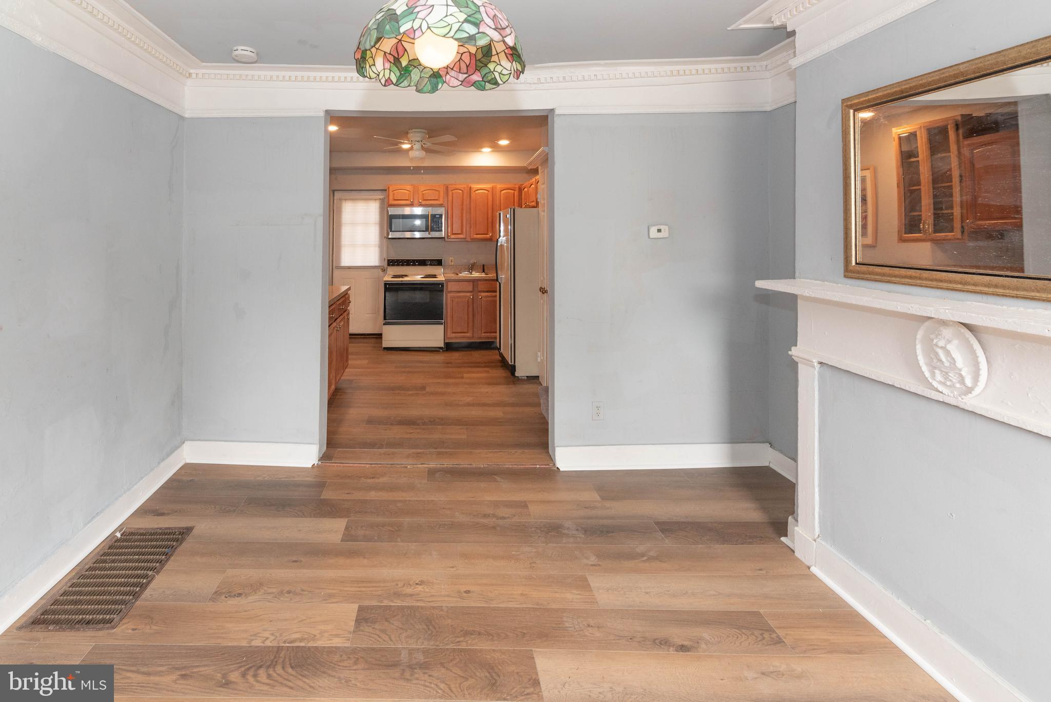 HOLLINS MARKET - Residential