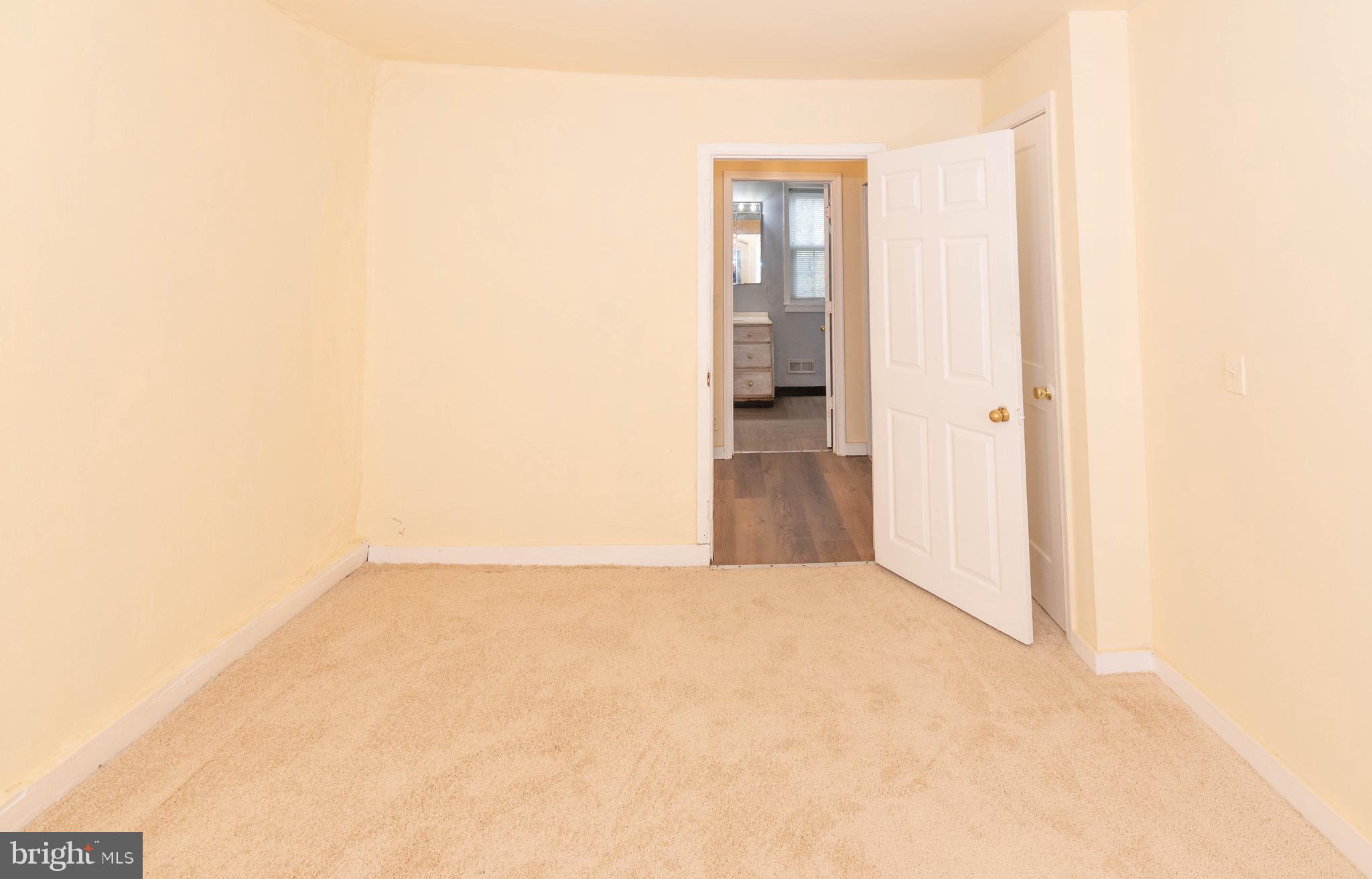 HOLLINS MARKET - Residential