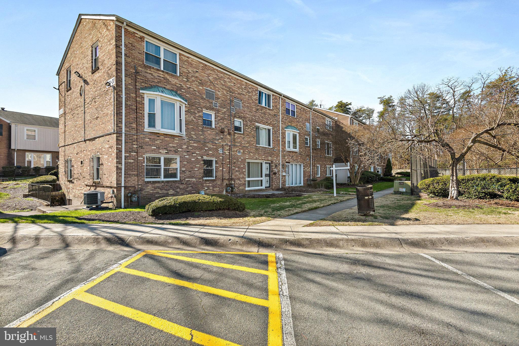 OLD TOWNE VILLAGE CONDOMINIUMS - Residential
