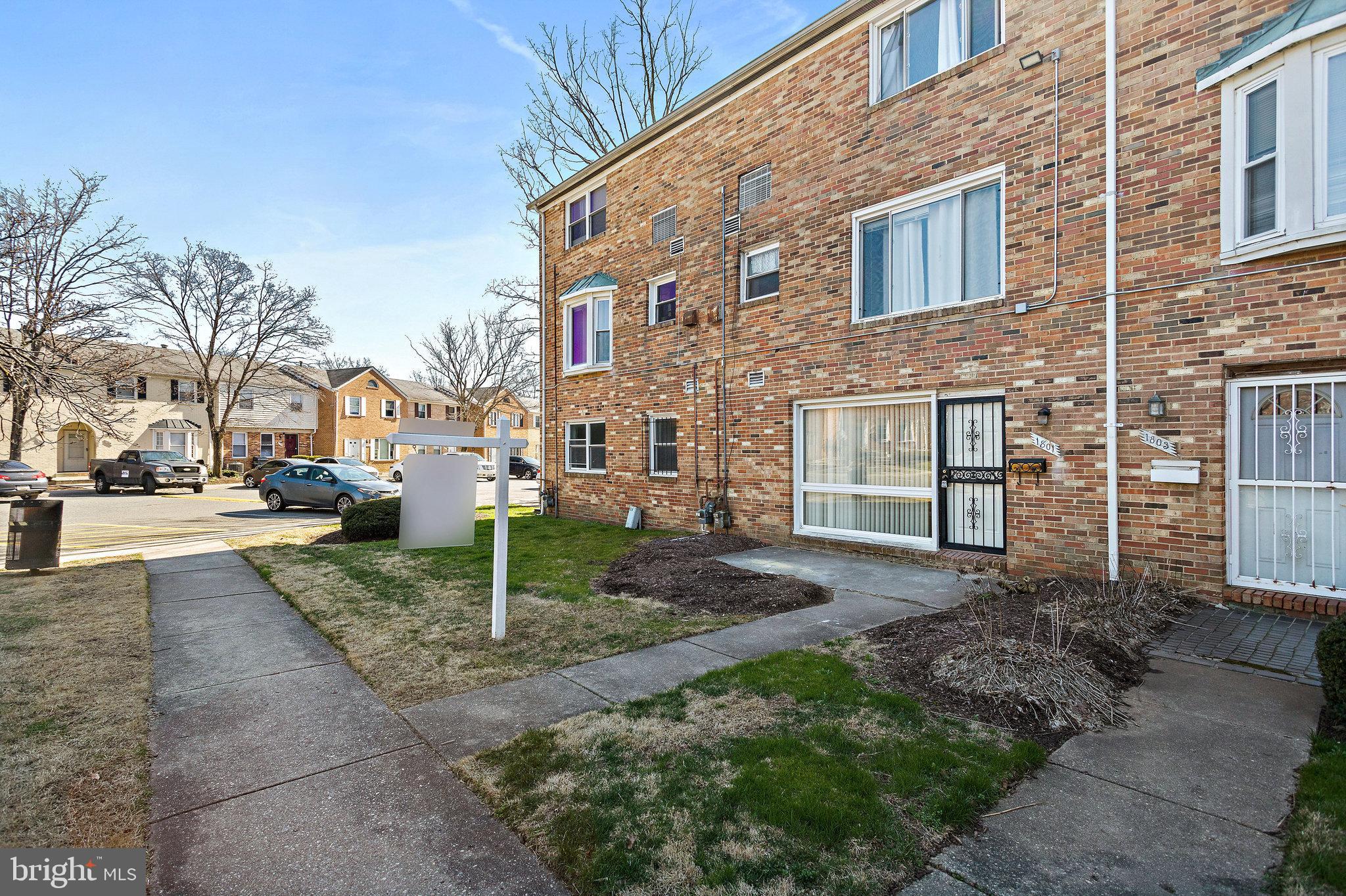 OLD TOWNE VILLAGE CONDOMINIUMS - Residential