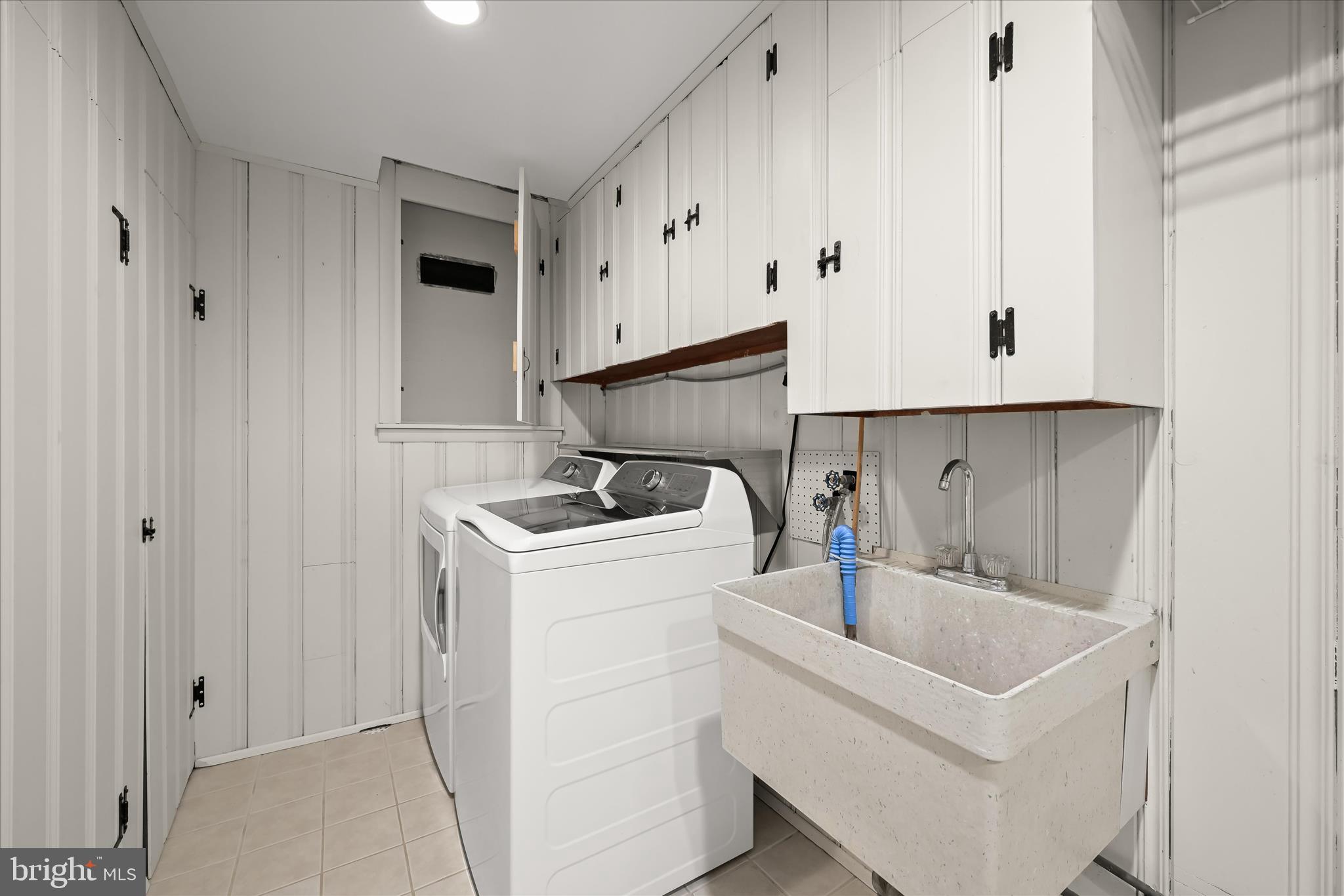 HAMPTON GARTH - Residential