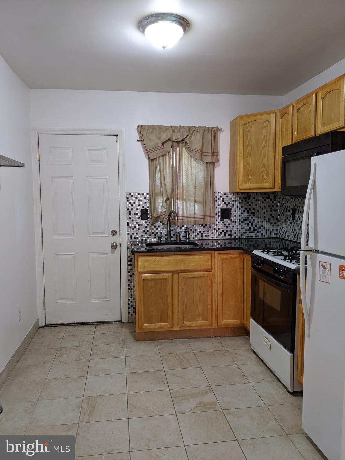 LOWER MOYAMENSING - Residential Lease