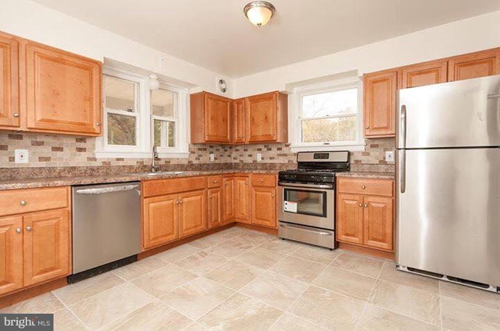 PIKESVILLE FARMS - Residential Lease