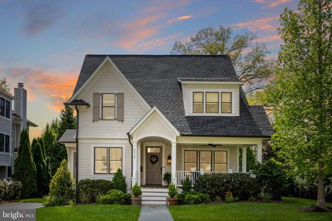 Photo of 2012 N Jefferson Street, ARLINGTON, VA 22205 (MLS # VAAR2072994)