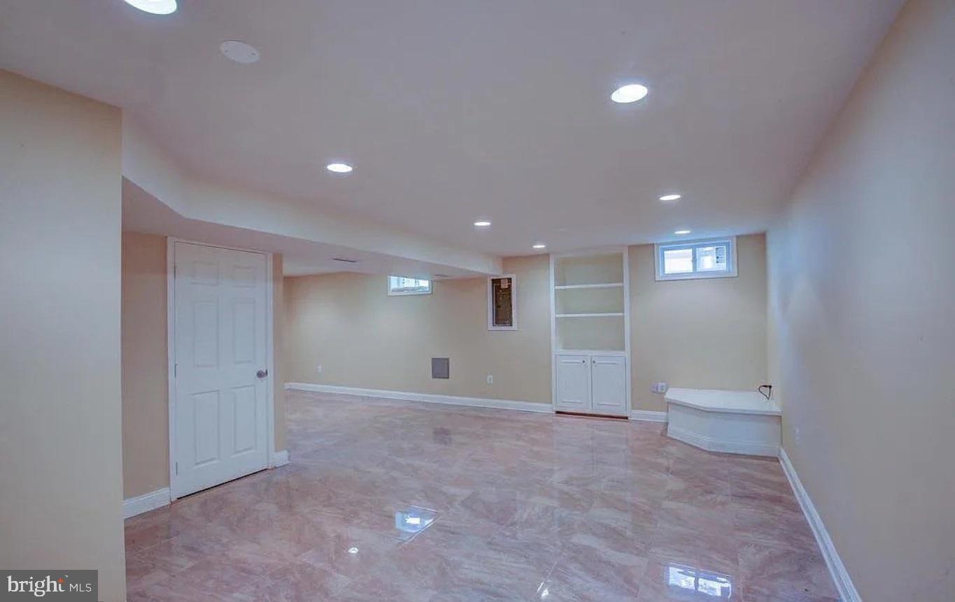 SAYBROOKE - Residential Lease