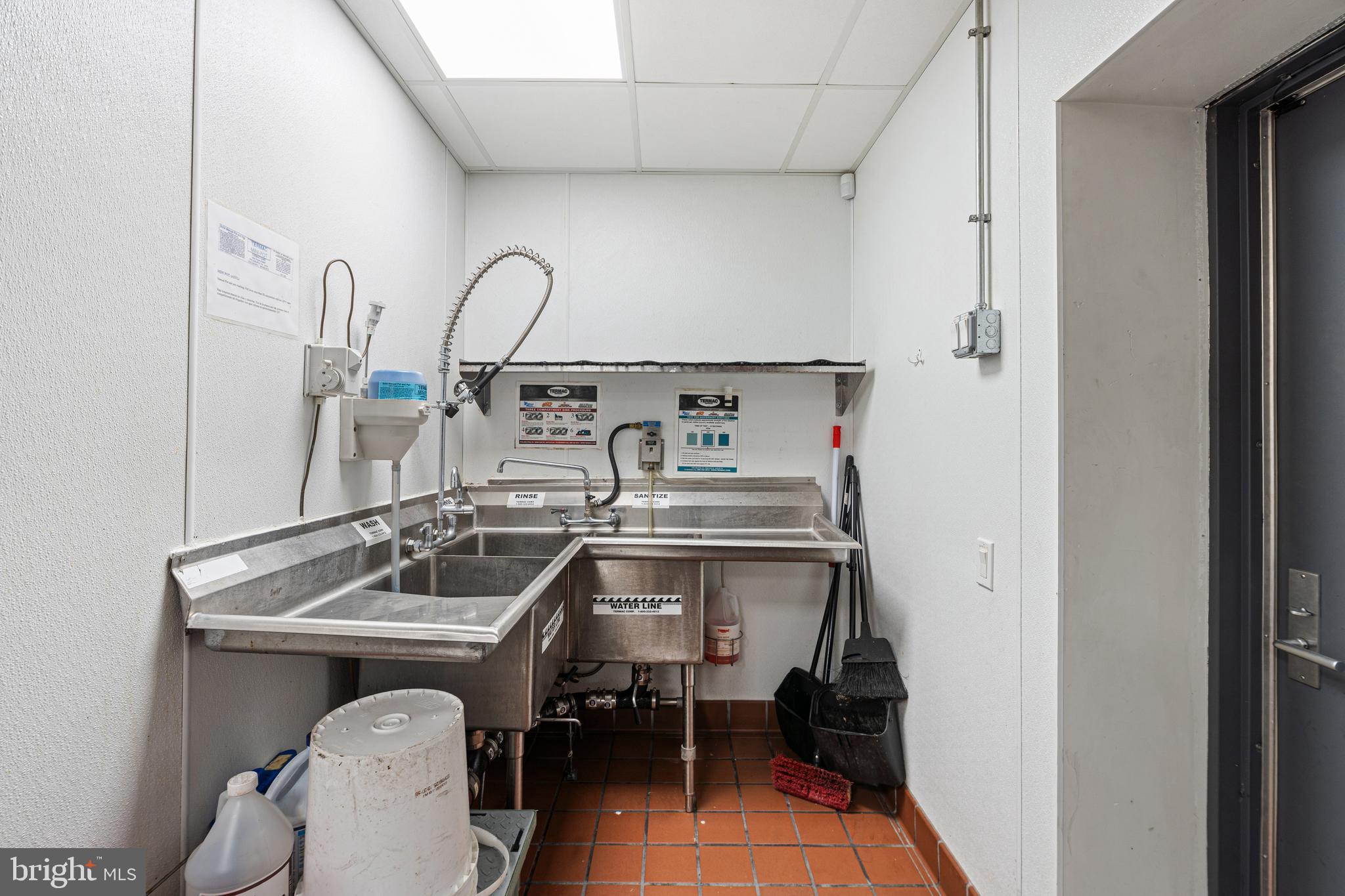 SOUTH KENSINGTON - Commercial Sale