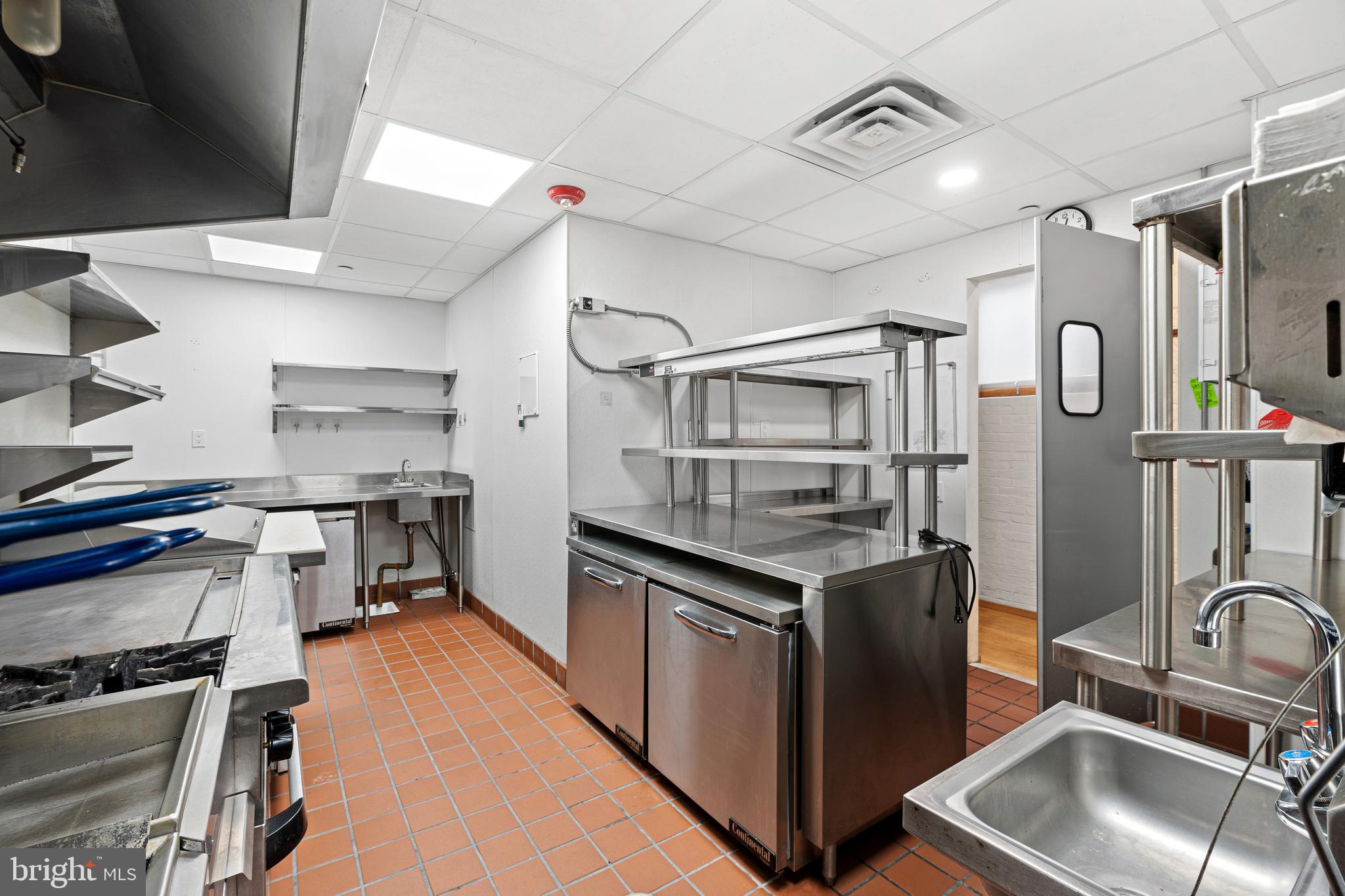 SOUTH KENSINGTON - Commercial Sale