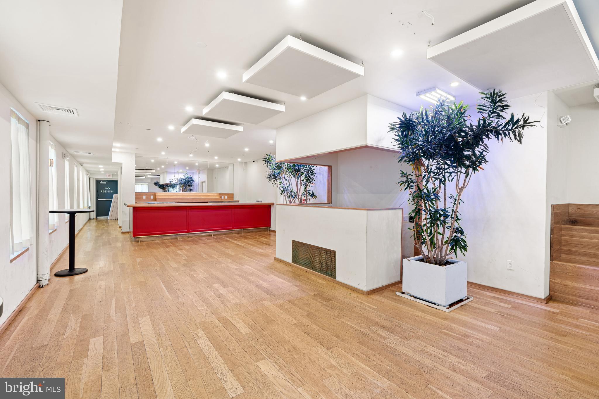 SOUTH KENSINGTON - Commercial Sale