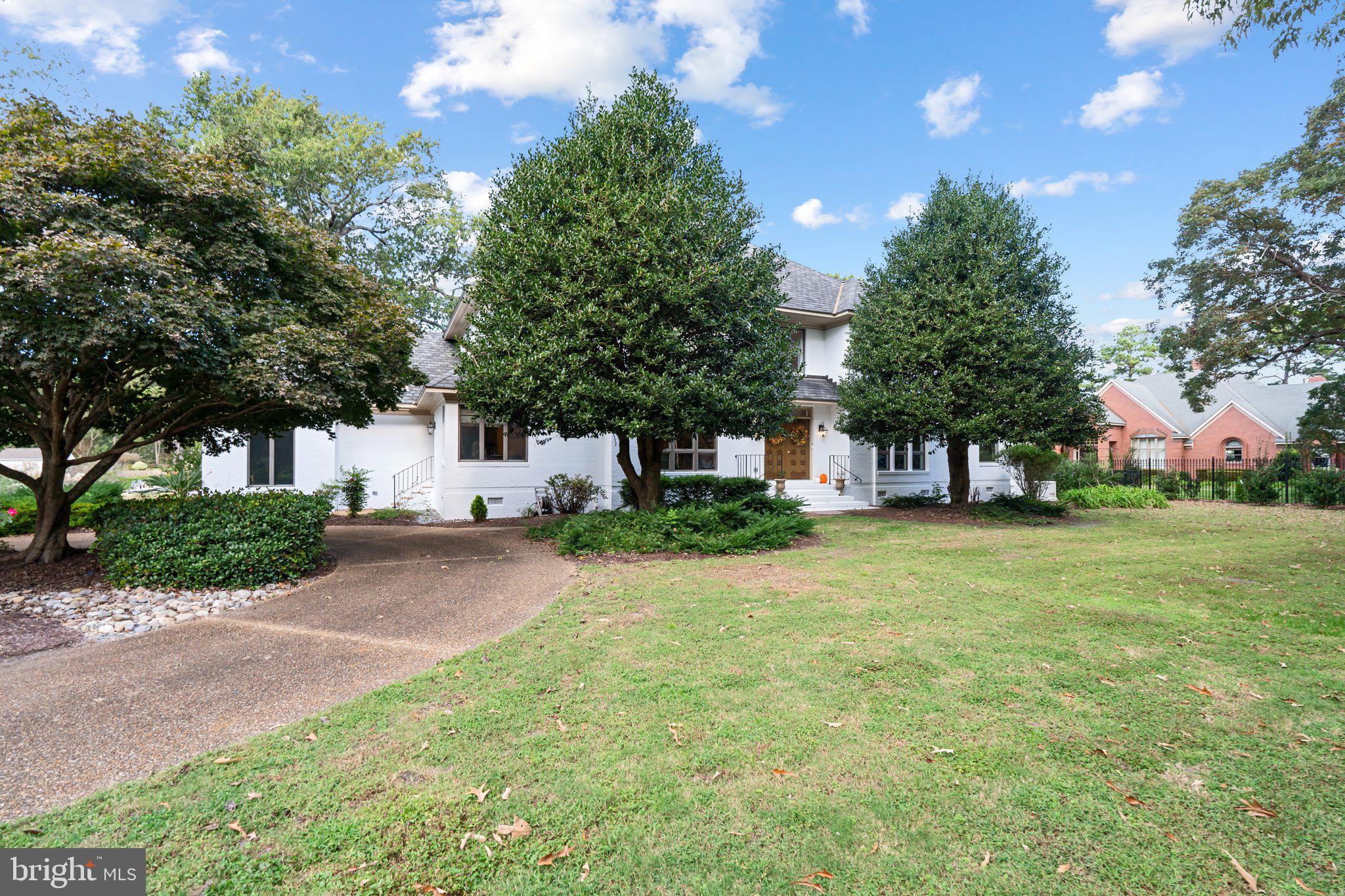 1632 W LITTLE NECK ROAD