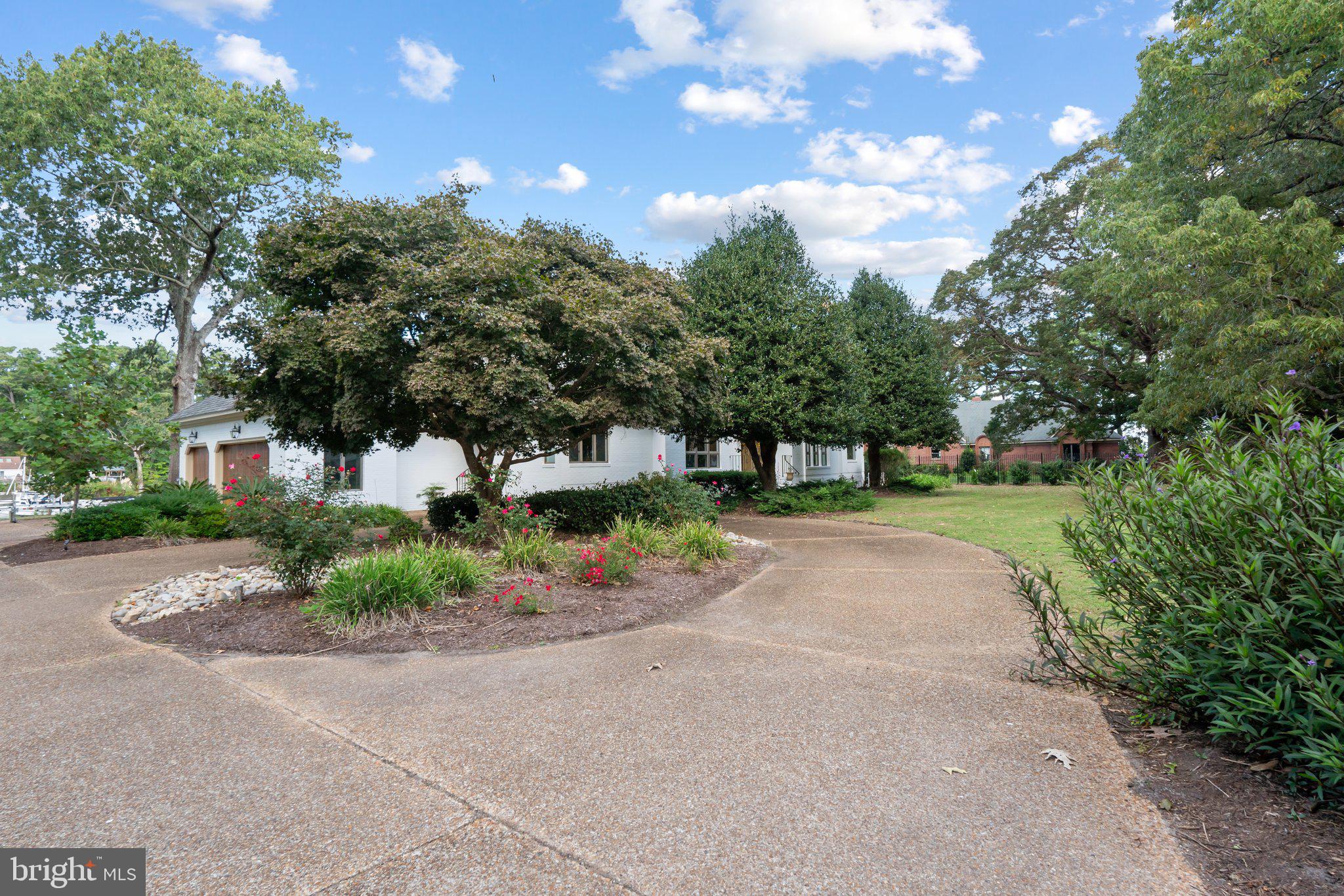 1632 W LITTLE NECK ROAD
