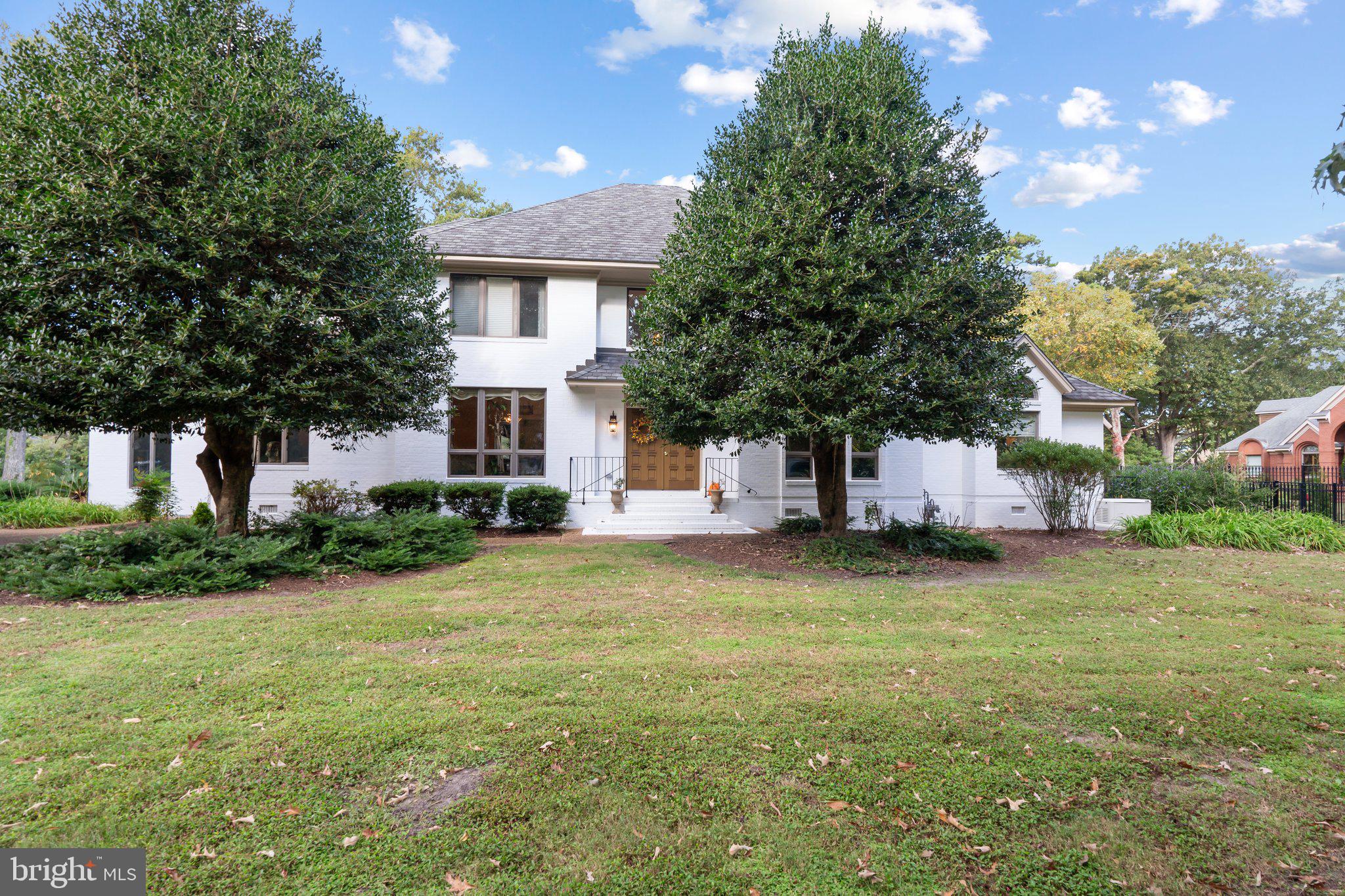 1632 W LITTLE NECK ROAD