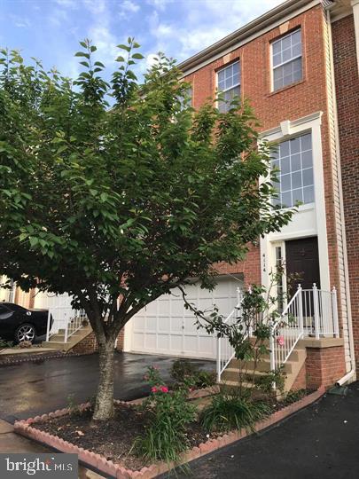 FAIR LAKES COURT - Residential Lease