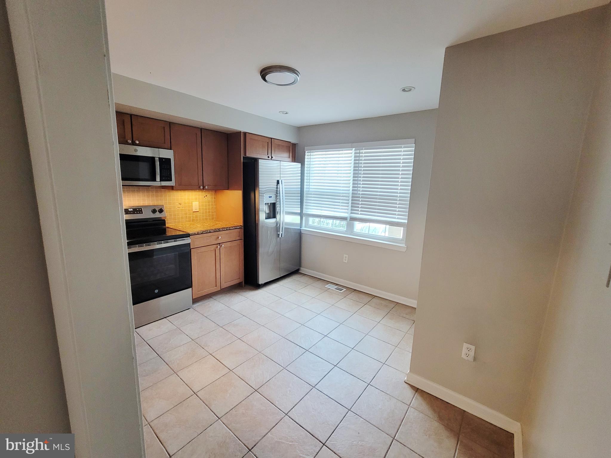 QUEEN ANNE VILLAGE - Residential