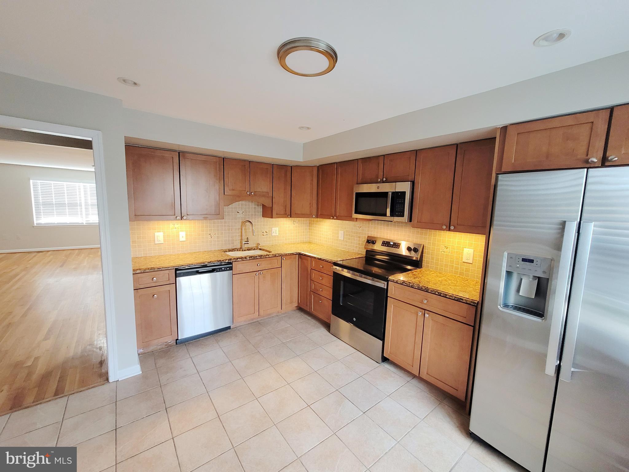 QUEEN ANNE VILLAGE - Residential