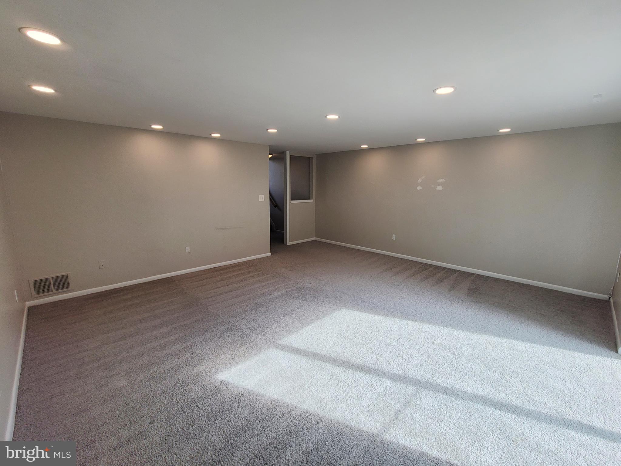 QUEEN ANNE VILLAGE - Residential