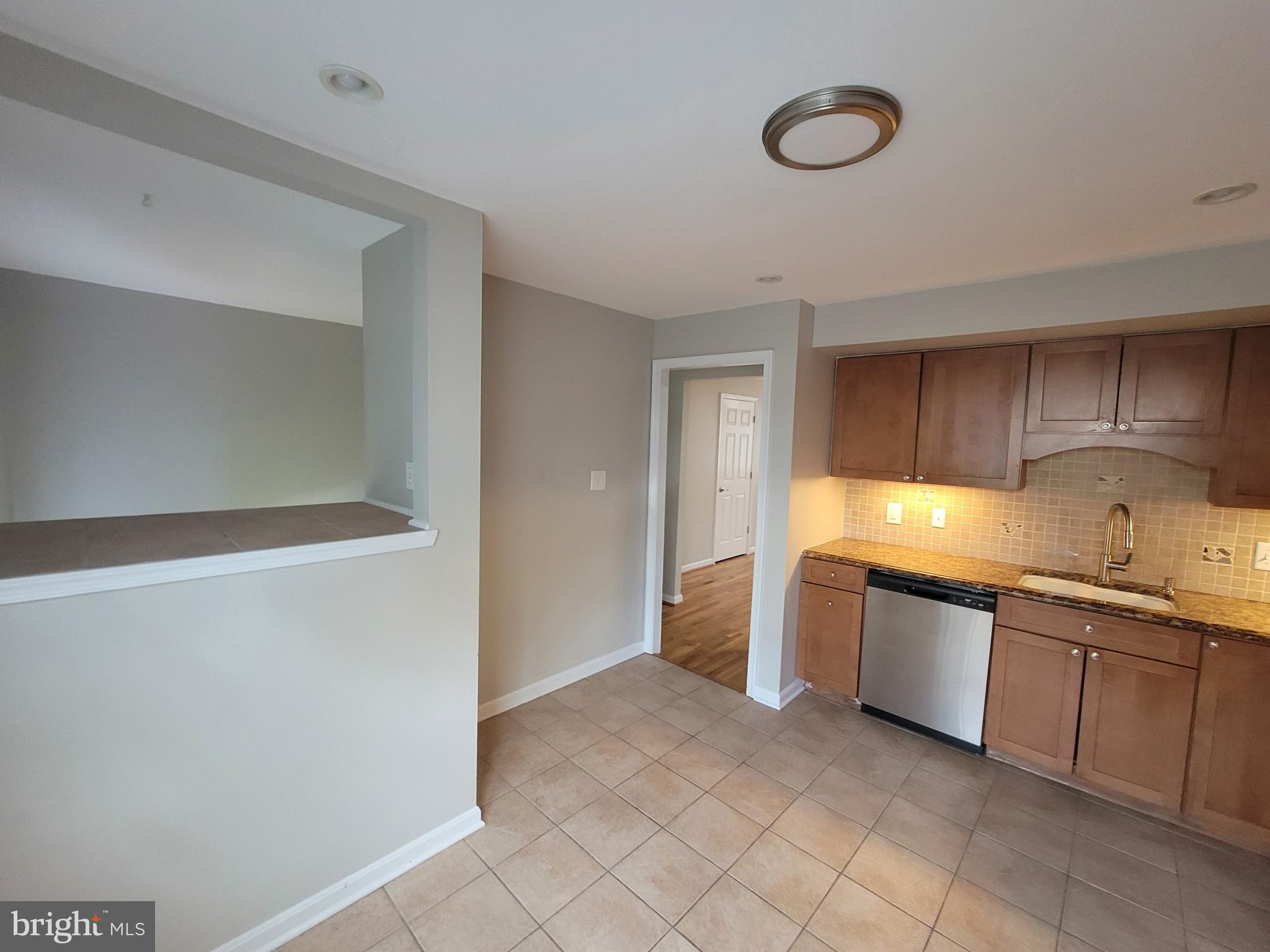 QUEEN ANNE VILLAGE - Residential