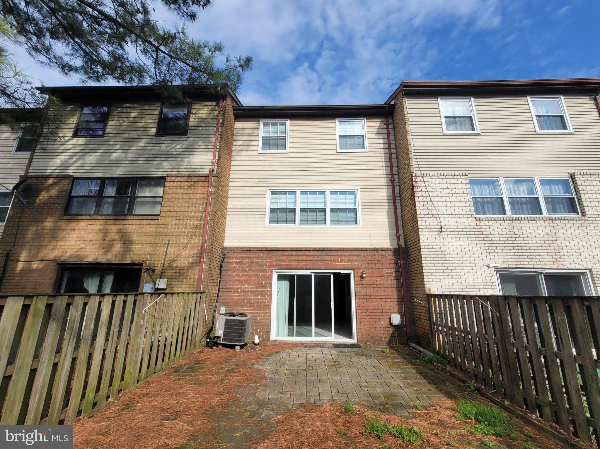 QUEEN ANNE VILLAGE - Residential