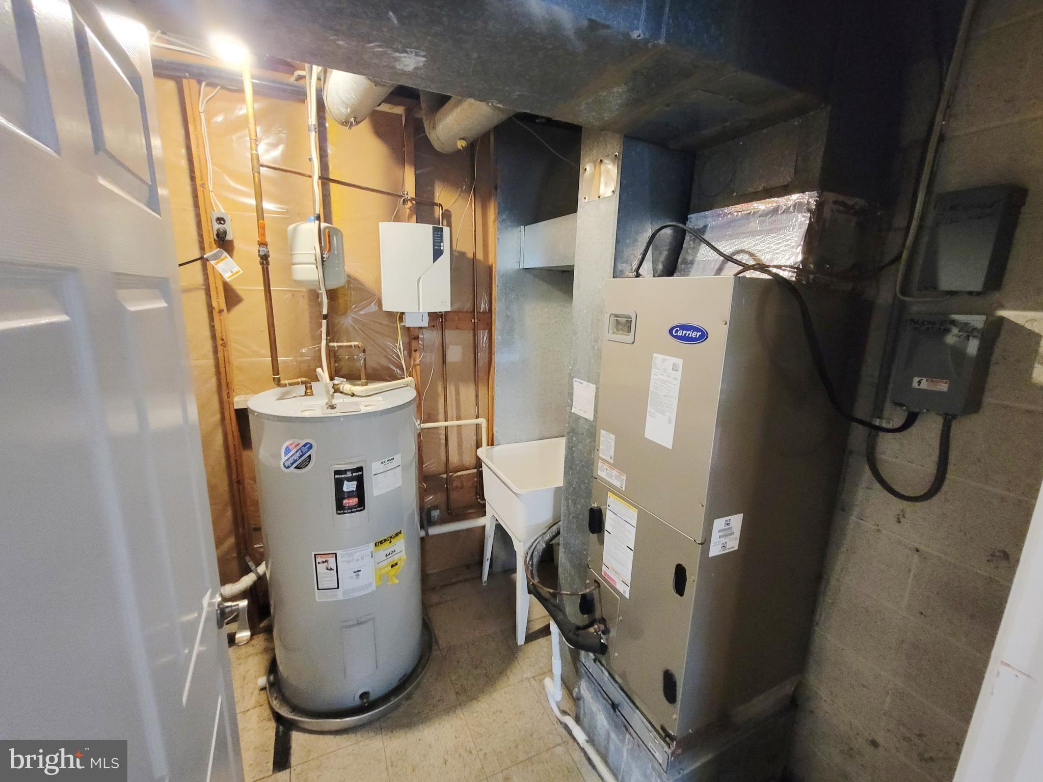 QUEEN ANNE VILLAGE - Residential