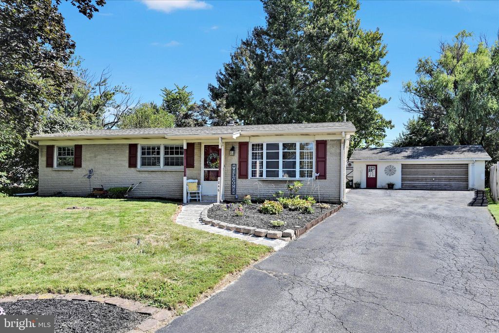 Photo of 1046 Henn Avenue, EPHRATA, PA 17522 (MLS # PALA2076216)
