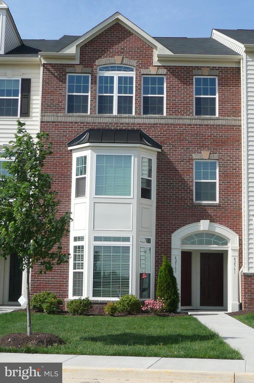 THIS TOWNHOUSE STYLE CONDO IS LOCATED OFF OF  # 50 WEST OPPOSITE OF SOUTH RIDING, NEAR ALDIE. THE UNIT IS ON THE 3RD FLOOR (ONE LEVEL) WITH 2 BEDROOMS, 2 FULL BATHS.  IT'S ACROSS THE STREET FROM THE COMMUNITY CLUBHOUSE AND POOL. AND PLAYGROUND.  GROUND LEVEL ENTRY FOYER & REAR GARAGE ENTRY. OWNER WILL CONSIDER A SMALL DOG ONLY PHOTOS ARE PRIOR TO CURRENT OCCUPANCY.