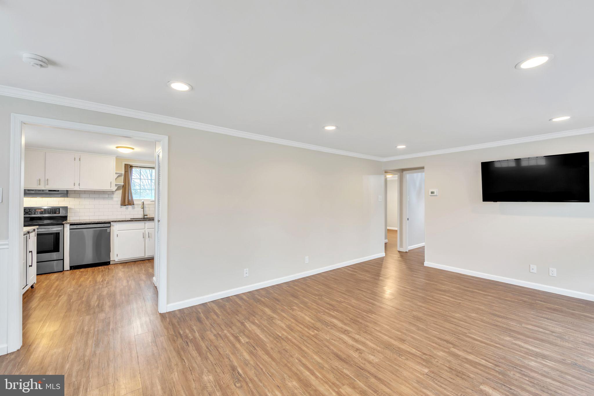 PLYMOUTH VALLEY - Residential Lease