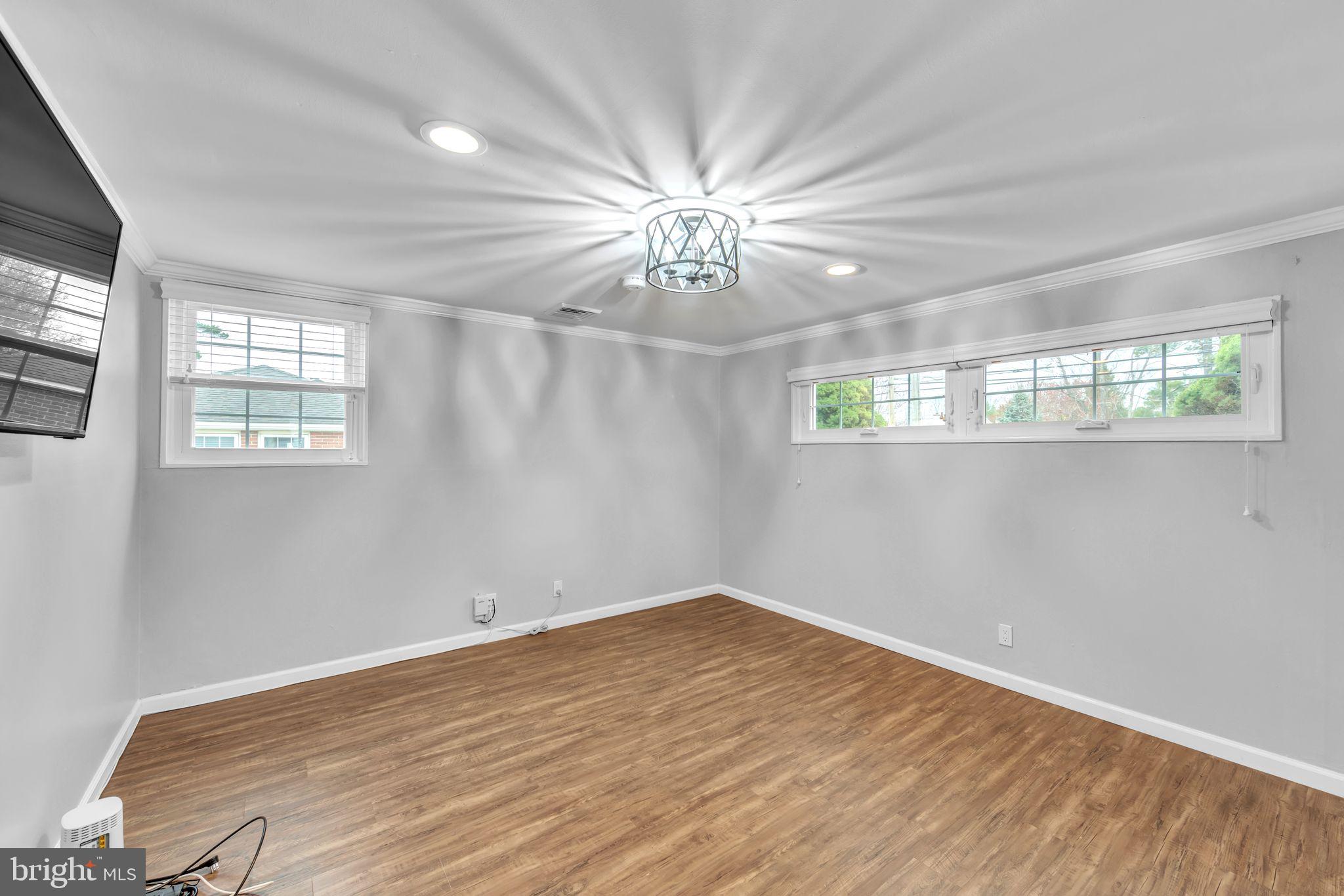 PLYMOUTH VALLEY - Residential Lease