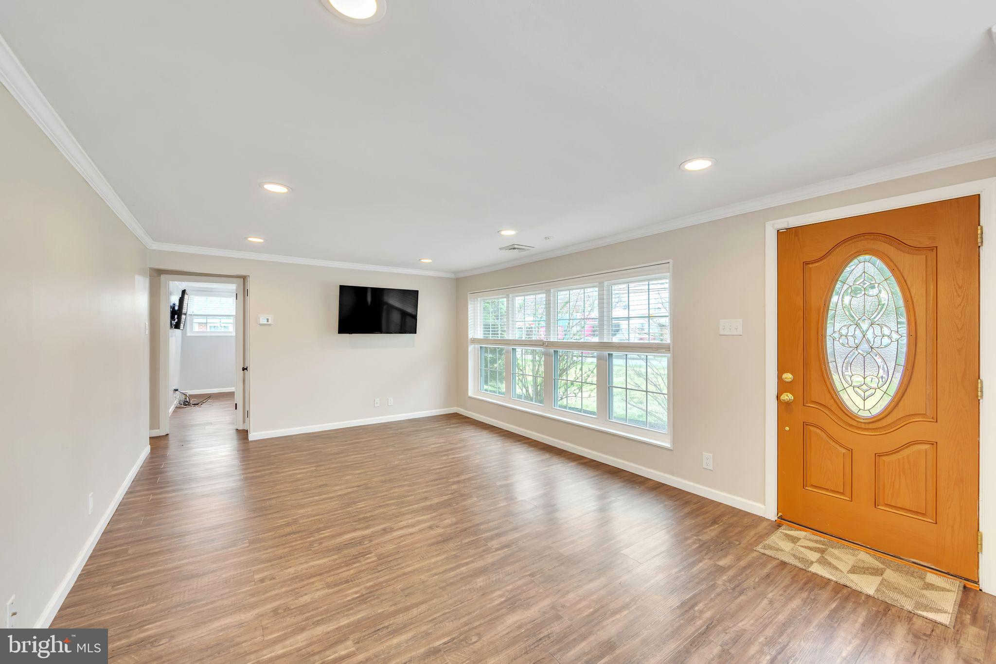 PLYMOUTH VALLEY - Residential Lease